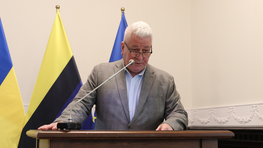Dyrektor PCPR w Chojnicach o pieczy zastępczej i demograficznym paradoksie. Dzieci rodzi się coraz mniej, a my zabezpieczamy tyle samo. Albo i więcej