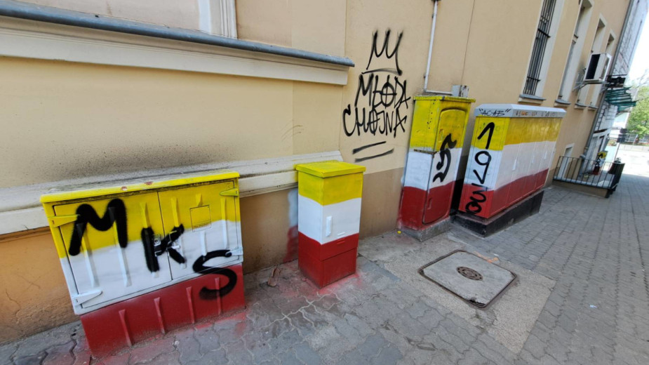 Jest szansa na polubowne załatwienie sprawy pomalowanych skrzynek w Chojnicach. Enea czeka na wynik próbnego czyszczenia
