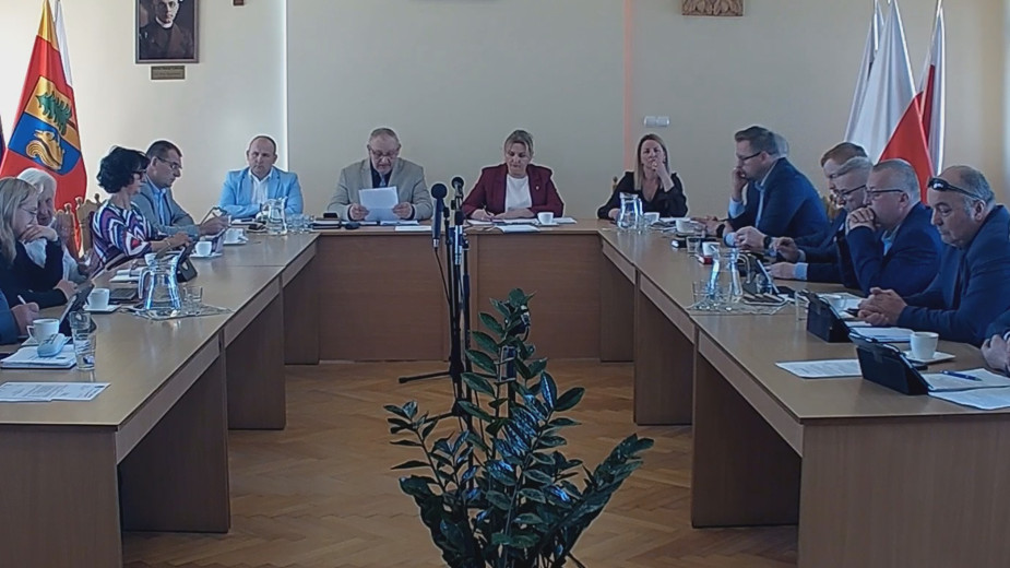 Radni gminy Lubiewo mocno podzieleni w sprawie podwyżek swoich diet. Przypomina to skok na kasę - padło na sesji