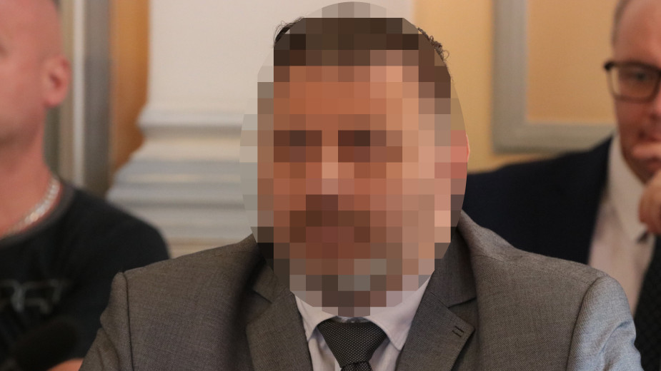Radny i były policjant z Człuchowa ma dostać grzywnę za kradzież złotej bransoletki. Złożył wyjaśnienia wskazując między innymi, że złotą bransoletkę zabrał z roztargnienia