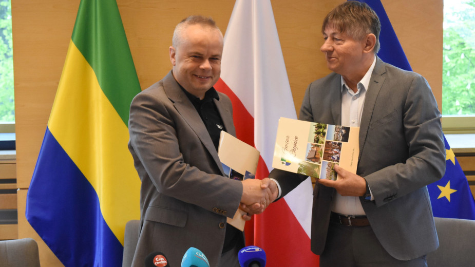 "W Polsce się zdarza to coraz częściej". Jest umowa na cyfrowe zabezpieczenie gminy Chojnice. To ochrona przed atakami hakerów