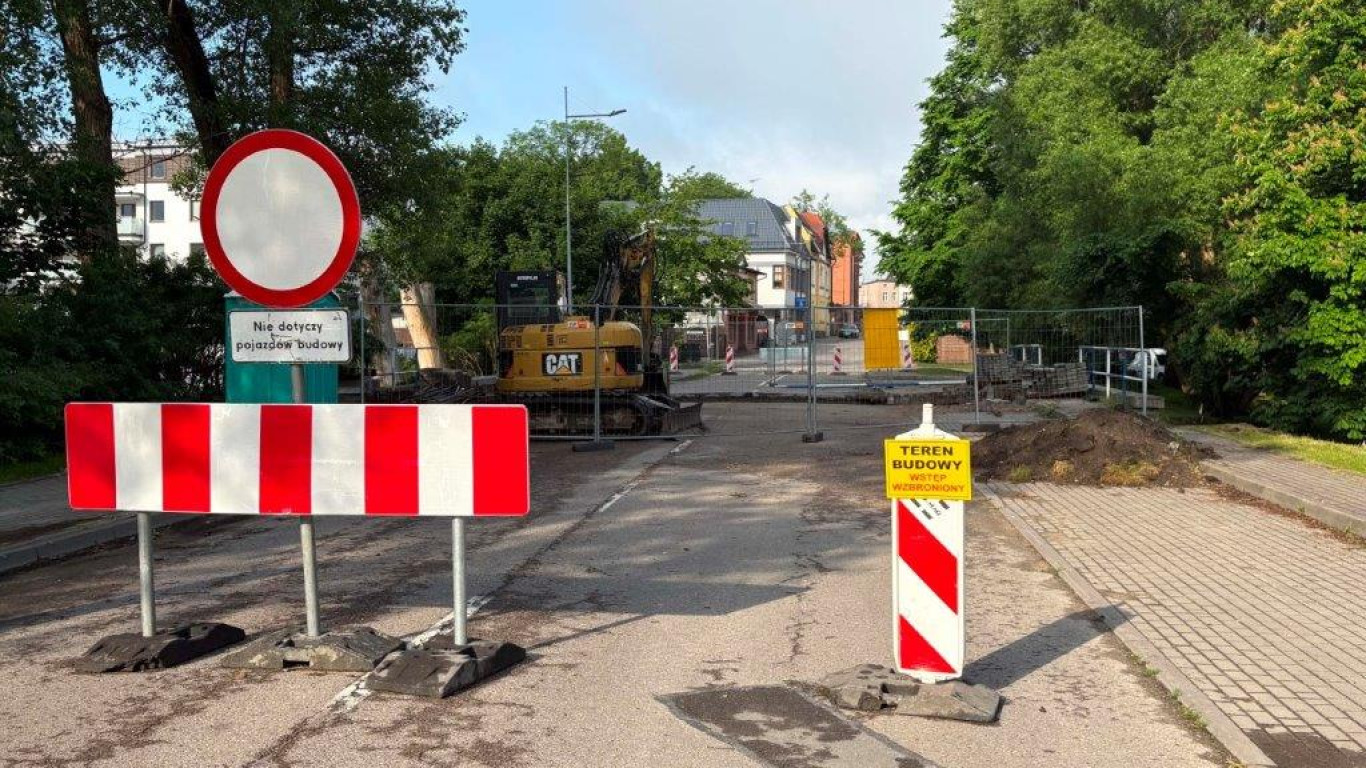 Wstrzymano prace przy przebudowie mostu w ciągu ulicy Dworcowej w Kościerzynie. "Stwierdzono gorszy stan techniczny betonu"