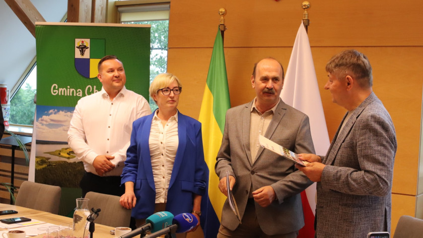 Gmina Chojnice podpisała umowy na trzy zadania, w tym na budowę magazynu i miejsca schronienia w Charzykowach