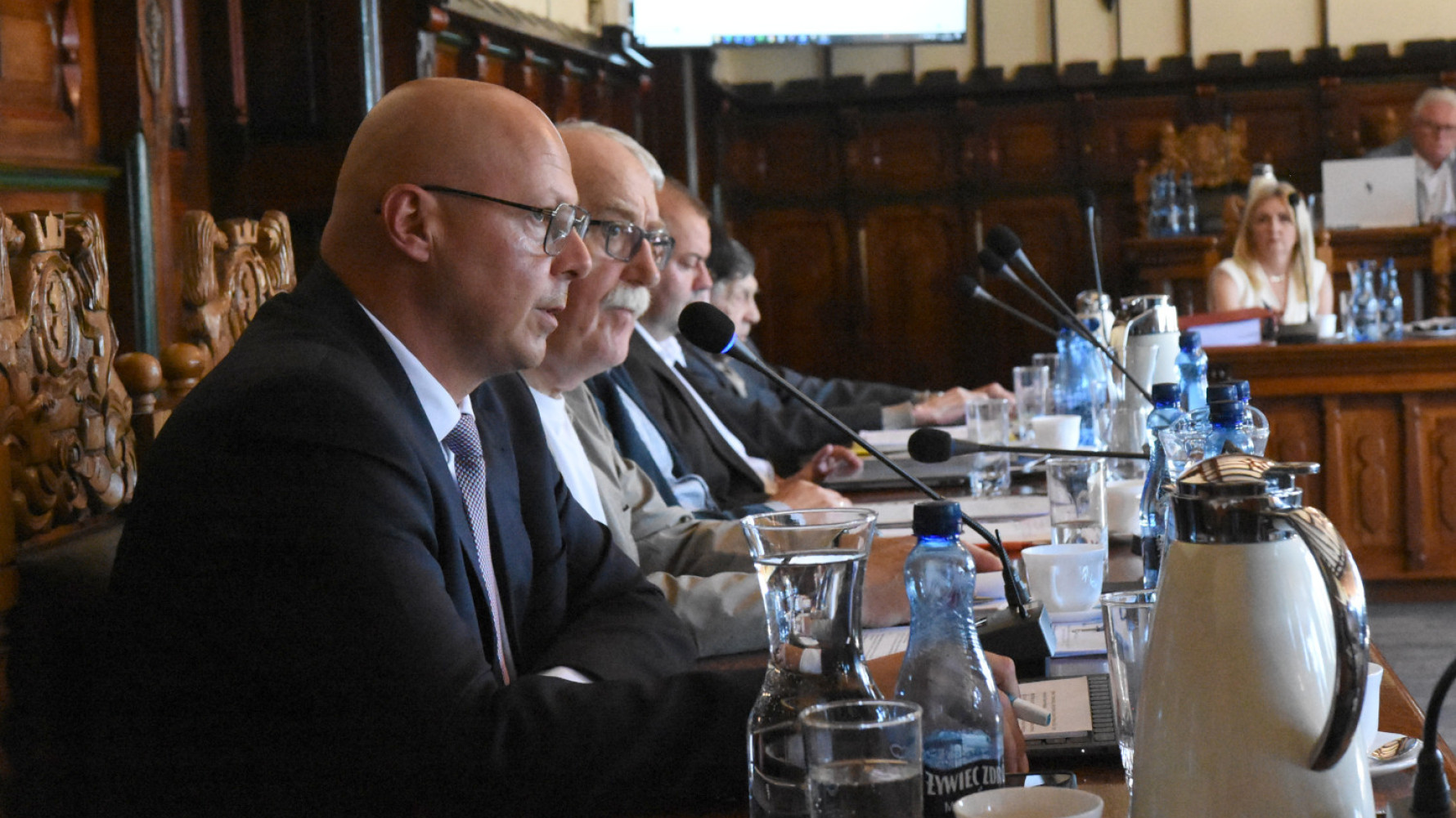 Burmistrz Chojnic otrzymał wotum zaufania i absolutorium, ale dyskusja na ten temat trwała 5 godzin. Cała sesja - dwukrotnie dłużej