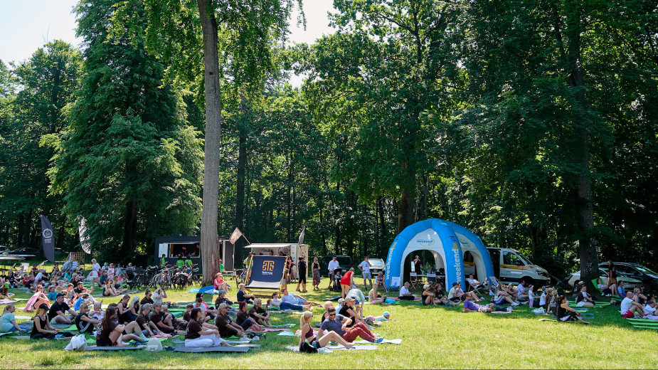 Weekend z yogą. W człuchowskim parku ruszył Yoga day by Małgorzata. To już piąta edycja tej imprezy. "Łapiemy balans" (ROZMOWY, FOTO)