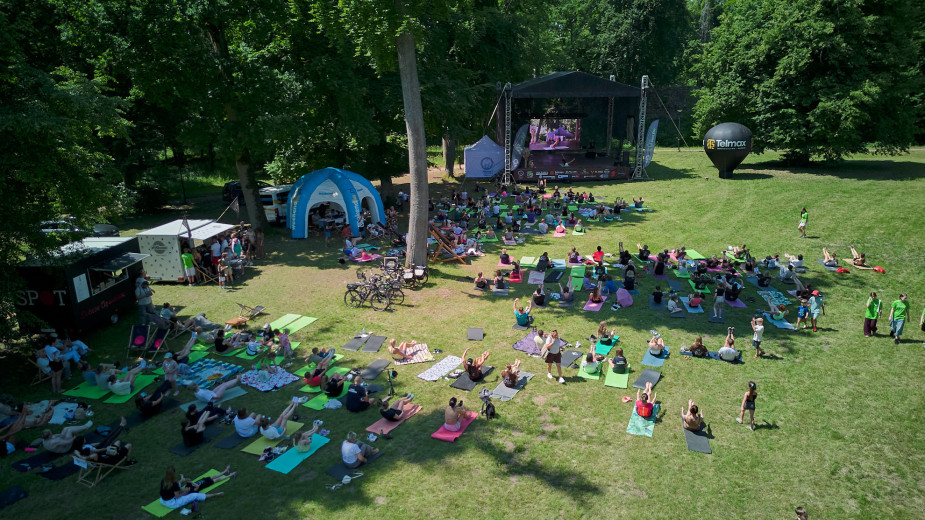 Weekend z yogą. W człuchowskim parku ruszył Yoga day by Małgorzata. To już piąta edycja tej imprezy. "Łapiemy balans" (ROZMOWY, FOTO)