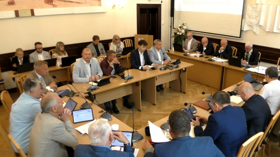 Burmistrz Miastka z wotum zaufania i absolutorium, ale krytyka była znacząca. Największa za szpital i reformę oświaty