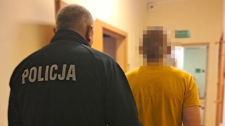 Dzielnicowy z kościerskiej komendy zatrzymał awanturującego się 53-latka. Mężczyzna miał przy sobie narkotyki