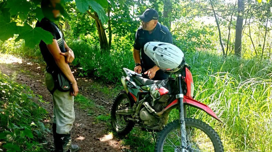 Crossowymi motocyklami po leśnych ścieżkach. W powiecie starogardzkim zatrzymano dwójkę nastolatków bez uprawnień do prowadzenia pojazdów