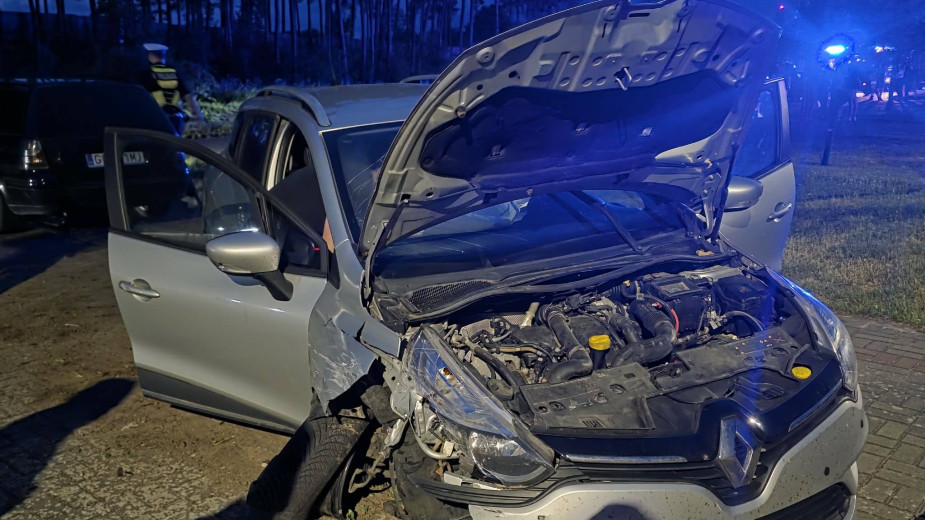 BMW i Renault zderzyły się w Czarnem. Do szpitala trafiła 19-letnia kobieta