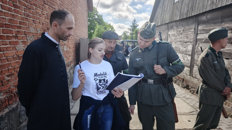 W sobotę 6.06 przy kościele w Raciążu zorganizowano trzeci już dzień zdjęciowy do filmu Medalik. Pięciu z Borów FOTO