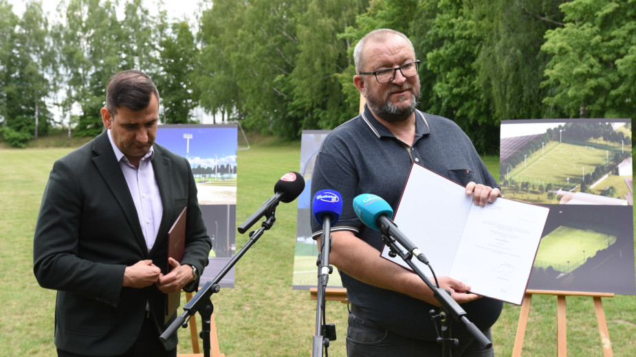 Piłkarze będą tu trenować w nowoczesnych warunkach. Przy ulicy Boisko Kolejowe w Chojnicach powstanie nowoczesny obiekt