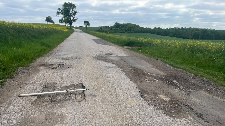250 osób podpisało się pod petycją do starosty tucholskiego o pilny remont drogi powiatowej w sołectwie Minikowo, w gminie Lubiewo FOTO