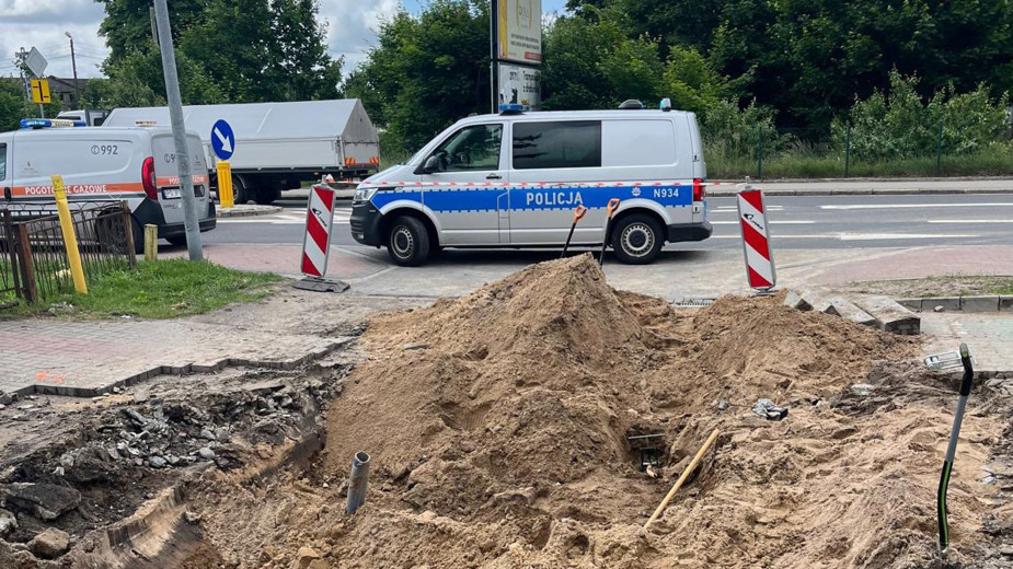 Podczas prac ziemnych na ulicy Słowackiego w Człuchowie doszło do uszkodzenia gazociągu. Było groźnie, ponieważ gaz ulatniał się intensywnie FOTO