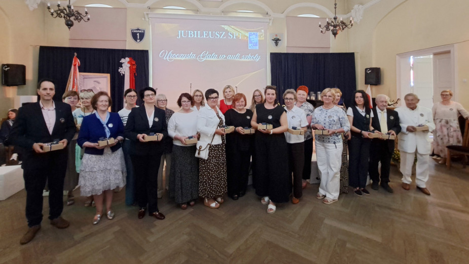 Potrójny jubileusz Szkoły Podstawowej nr 1 w Chojnicach. To rocznica powstania, nadania imienia i utworzenia oddziałów integracyjnych FOTO