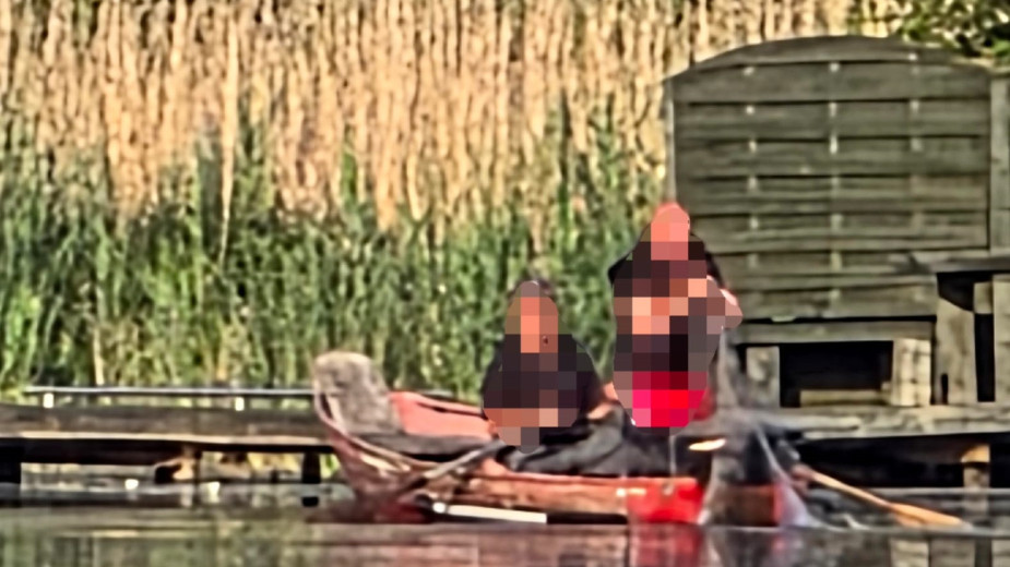 Państwowa Straż Rybacka z Kościerzyny zatrzymała dwóch kłusowników w Leśnie. Mężczyźni wypłynęli łodzią na jezioro, po czym zaczęli podejmować sieci z wody