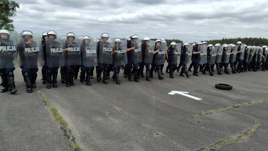Policjanci z regionu wzięli udział w ćwiczeniach na terenie lotniska w Borsku, w gminie Karsin