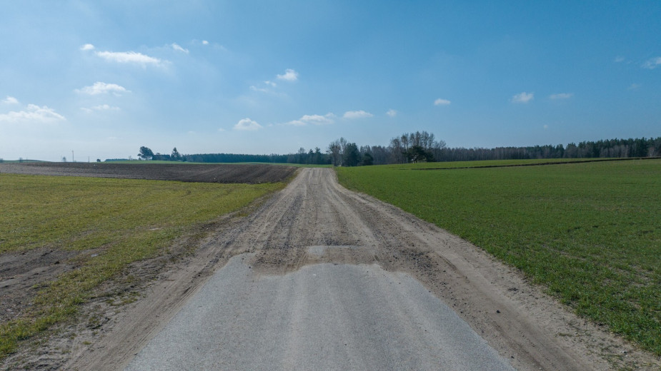 Będzie asfalt na drodze Wielkie Chełmy-Krównia. Gmina Brusy ma już umowę z wykonawcą