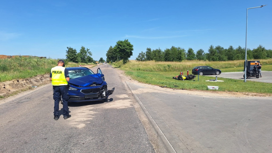 Wypadek drogowy w Wielu. Ranne małe dzieci i motocyklista