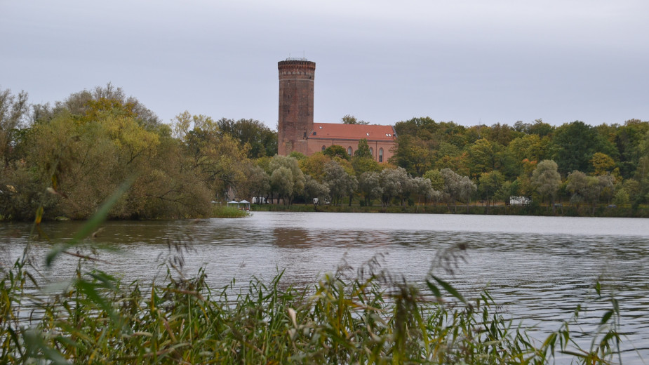 Piętrzą się kłopoty ze ścieżką pieszo-rowerową dookoła Jeziora Urzędowego w Człuchowie. Częściowo musi ona powstać na palach.