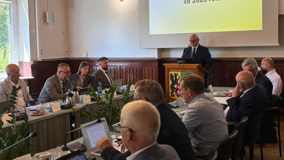 Jednomyślności nie było, ale uchwały zostały podjęte. Zarząd Powiatu Kościerskiego z wotum zaufania i absolutorium za ubiegły rok
