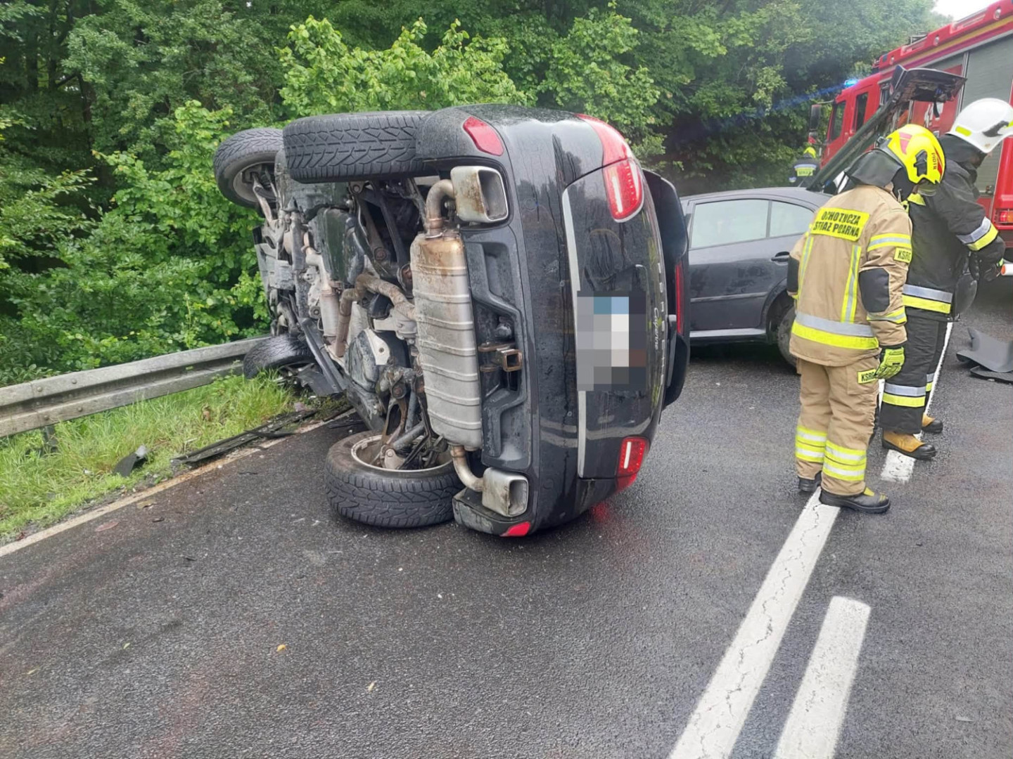 Zderzenie Porsche i Skody na drodze krajowej numer 20 w Zadrach w gminie Miastko. 61-latek jest poważnie ranny