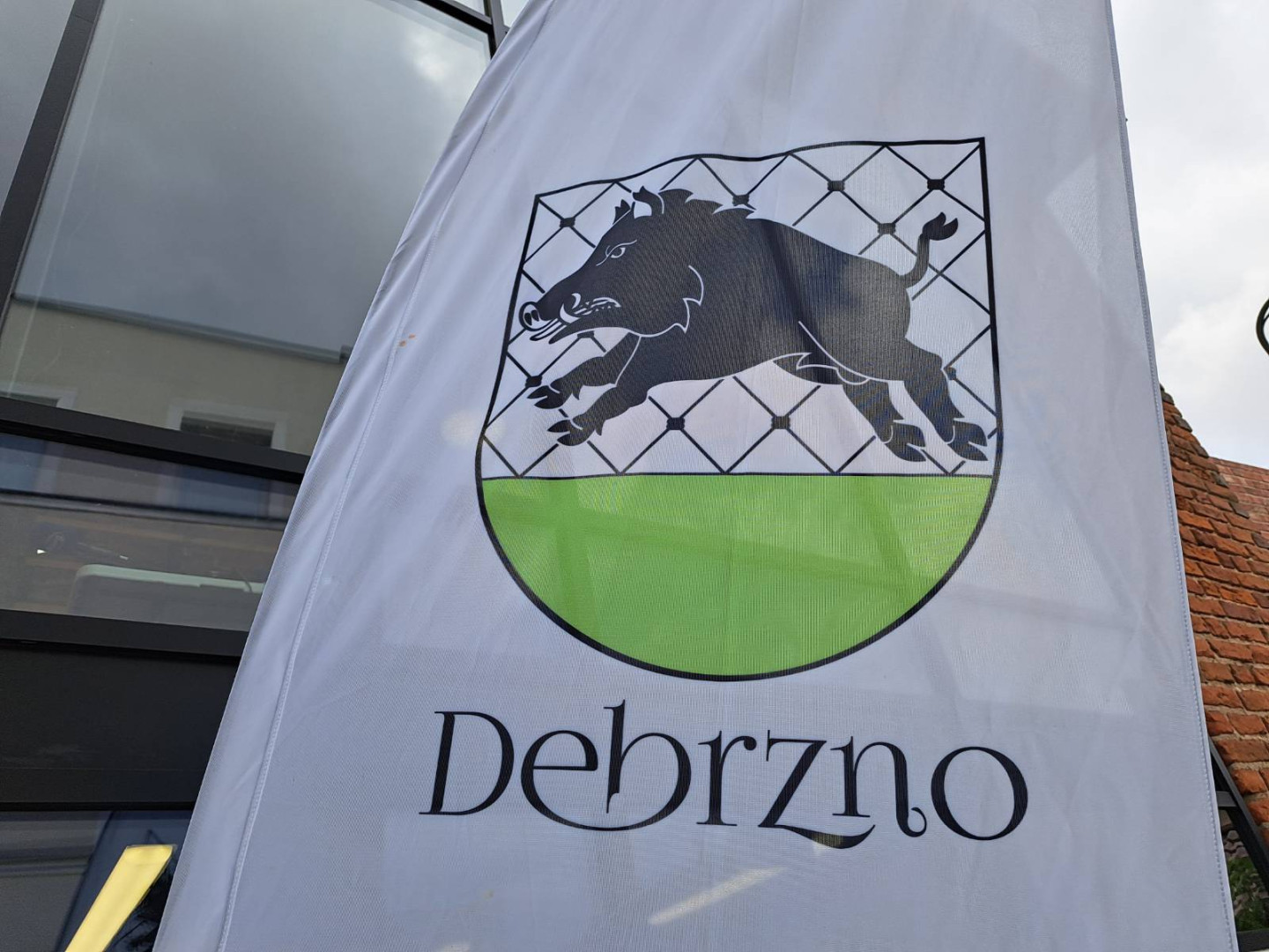 Nadawaliśmy na żywo z Debrzna i zapraszaliśmy na weekendowe święto gminy. Mobilne studio w nowo wyremontowanej baszcie przy murach miejskich (ROZMOWY, FOTO)