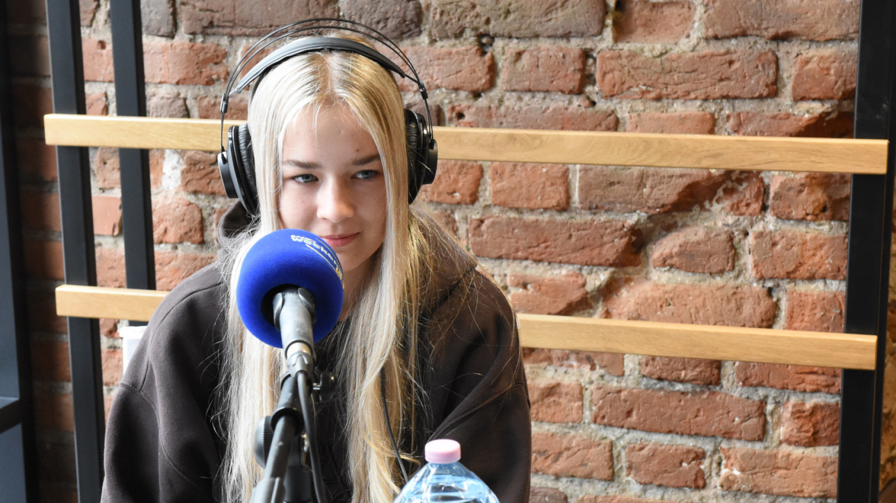 Nadawaliśmy na żywo z Debrzna i zapraszaliśmy na weekendowe święto gminy. Mobilne studio w nowo wyremontowanej baszcie przy murach miejskich (ROZMOWY, FOTO)