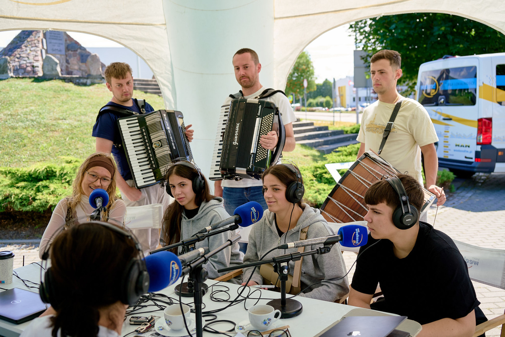 Nadawaliśmy na żywo z Brus. M&oacute;wiliśmy o Międzynarodowym Festiwalu Folkloru "XIII Kaszubskie Spotkania z Folklorem Świata" (ROZMOWY, FOTO)