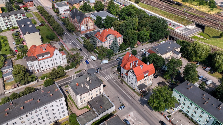 Od środy 15 lipca jadąc ulicą Dworcową w Chojnicach nie będzie już można skręcać w lewo w Łużycką i w Towarową. W życie wchodzi zmiana organizacji ruchu
