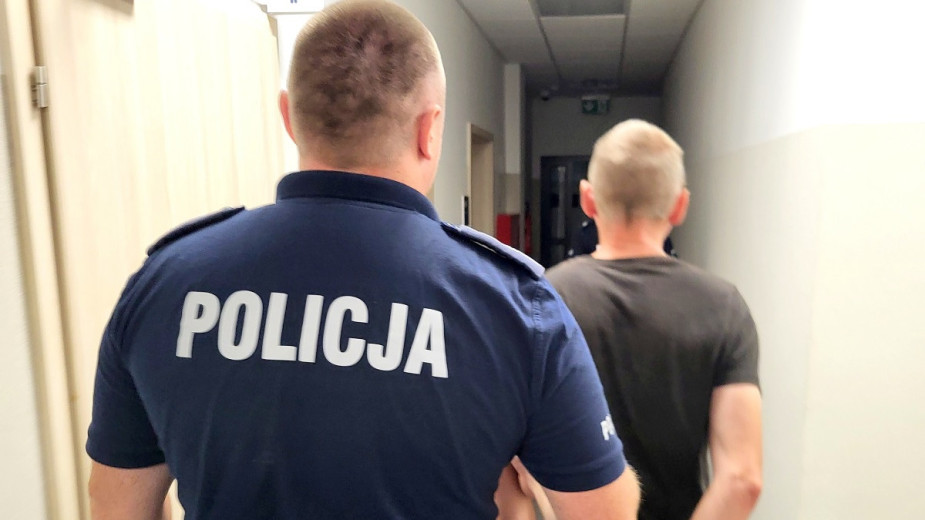 Funkcjonariusze policji w Tucholi zatrzymali mężczyznę poszukiwanego do odbycia kary pozbawienia wolności za niepłacenie alimentów 