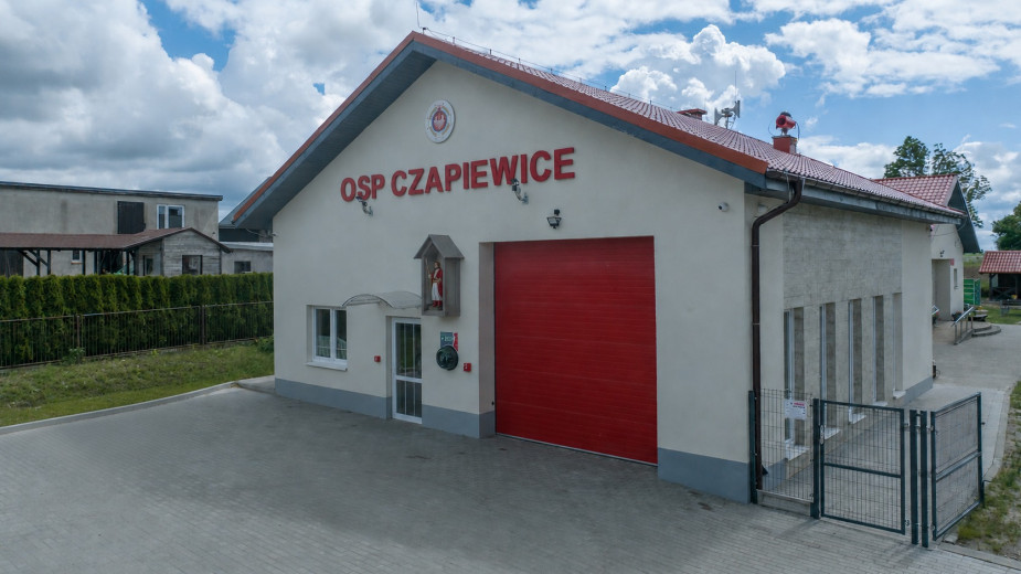 Strażacka uroczystość w Czapiewicach w gminie Brusy. Jutro (4.07) zostanie tu otwarta nowo wybudowana remiza