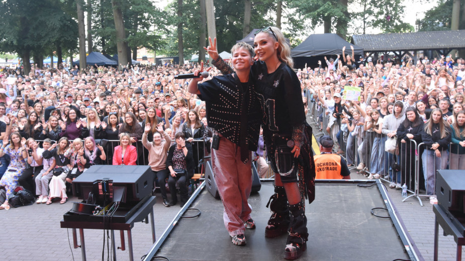 Pierwszy dzień udał się koncertowo. Publiczność w Debrznie rozgrzali Wiktor Sas, Cleo i Oskar Cyms (FOTO)