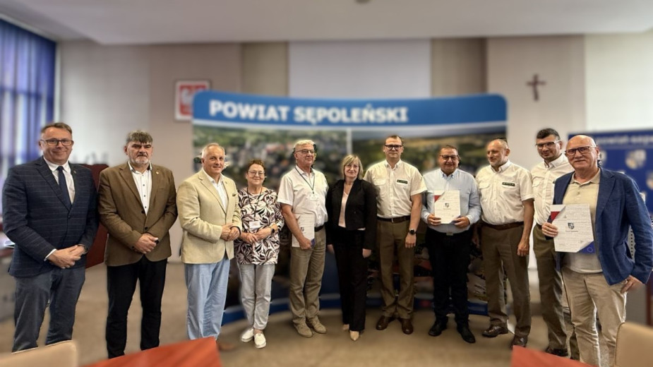 Kolejne dwie drogi w powiecie sępoleńskim zostaną wyremontowane przy udziale funduszu leśnego. Właśnie podpisano umowy
