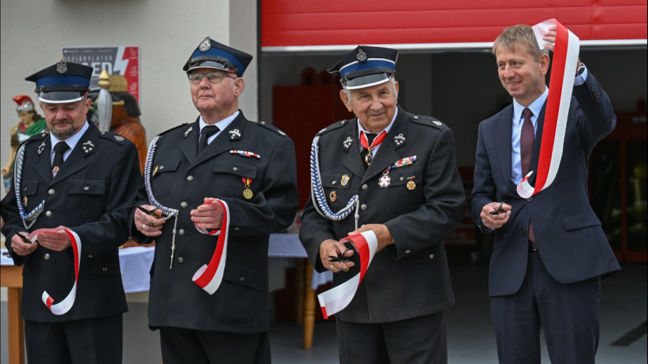 Nowo wybudowana remiza w Czapiewicach w gminie Brusy otwarta. To kolejna inwestycja bruskiego samorządu