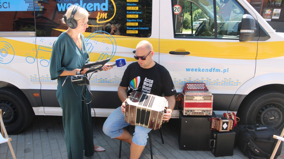 Nadawaliśmy na żywo z Sulęczyna. Króluje tu muzyka akordeonowa. Ruszył Acco World Music Festival. "Pokazujemy akordeon jako instrument świata" (ROZMOWY, FOTO)