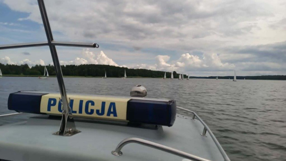 Bezpieczeństwo na wodzie po nadzorem policji i straży rybackiej. Kontrole służb na Jeziorach Wdzydzkich