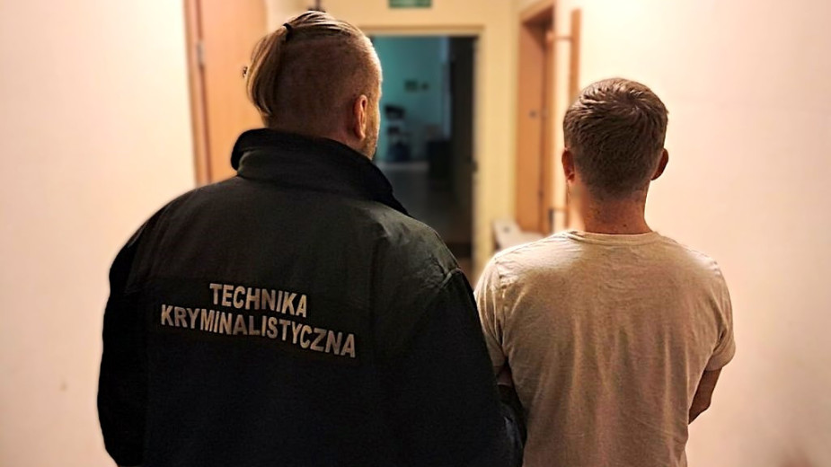SOB Kryminalni z Kościerzyny zatrzymali 27-latka podejrzanego o kradzież prawie 16 tys. zł z mieszkania w centrum miasta