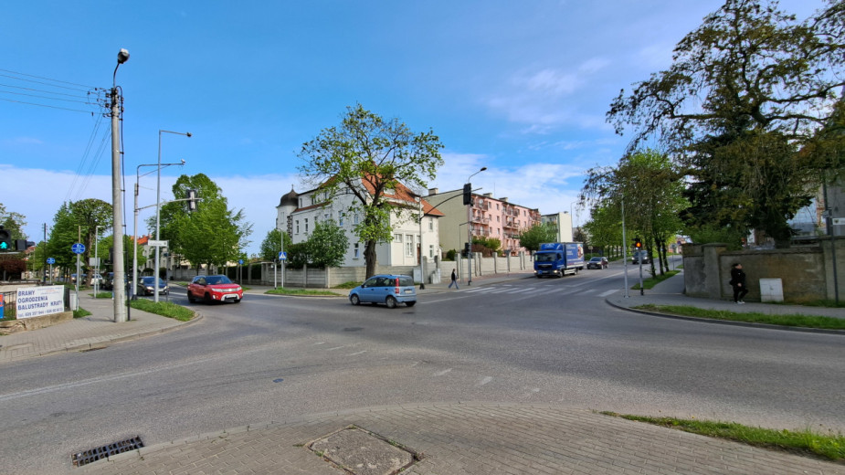 Od środy 15 lipca jadąc ulicą Dworcową w Chojnicach nie będzie już można skręcać w lewo w Łużycką i w Towarową. W życie wchodzi zmiana organizacji ruchu