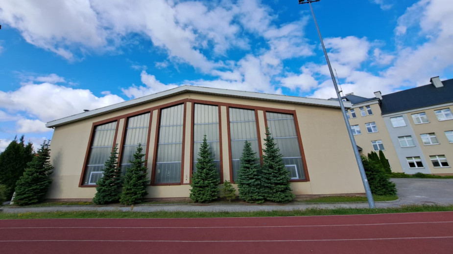 Remont w Szkole Podstawowej nr 5 w Chojnicach się przedłuży. Powodem są trudności z dostawą okien