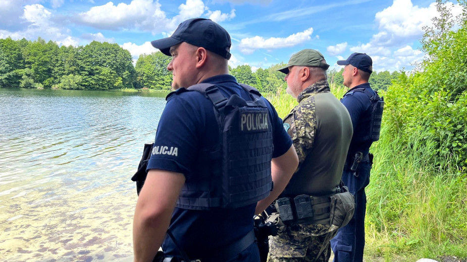 Policjanci prewencji z Bydgoszczy wraz z Nadleśnictwem Tuchola patrolują miejsca rekreacji w Borach Tucholskich