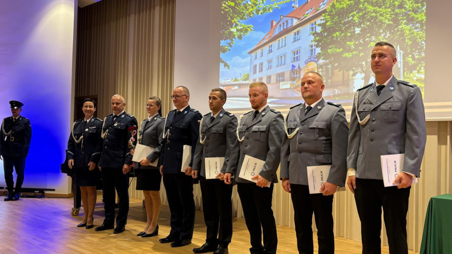 Podziękowania, medale i awanse podczas Powiatowych Obchodów Święta Policji w Kościerzynie. "To ważny moment w życiu każdego policjanta"