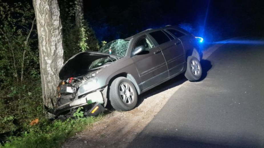 Jechał po alkoholu i uderzył w drzewo. Po kolizji mieszkaniec gminy Czersk uciekł z miejsca zdarzenia