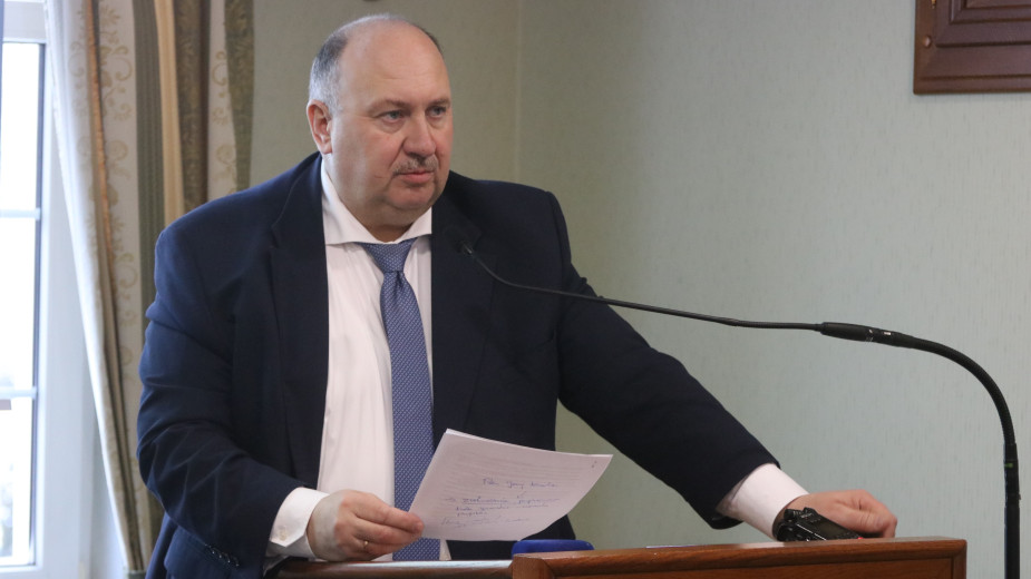Burmistrz Czarnego Piotr Zabrocki z wotum zaufania i absolutorium, ale też słowami krytyki od mieszkańców. "Kasa w budżecie świeci pustkami"