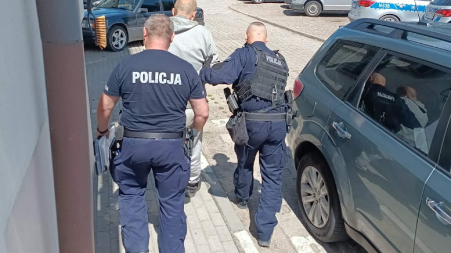 Dwóch poszukiwanych zatrzymanych przez kościerskich policjantów. 52-latek miał do odsiedzenia dwa lata