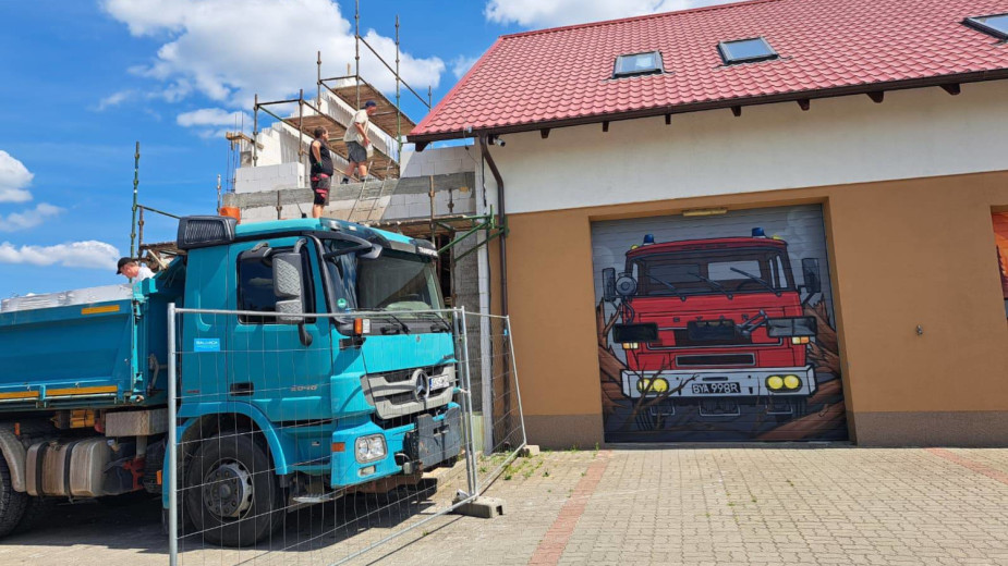 Trwa rozbudowa budynku remizy OSP w Rytlu. Powstanie tu dodatkowe stanowisko garażowe dla wozu bojowego