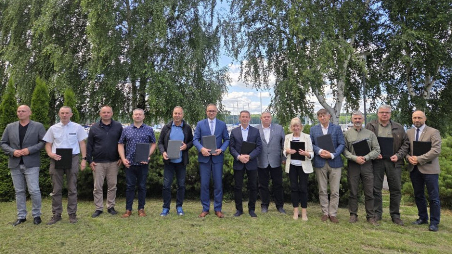 Jest list intencyjny w sprawie utworzenia i promowania szlaku żeglownego z Charzyków do Zapory. "Nazwaliśmy go Kaszubski Szlak Wodny"