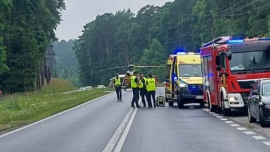 Groźny wypadek na trasie Tuchola – Płazowo. "Kierująca volkswagenem straciła panowanie nad pojazdem w wyniku czego auto dachowało" AKTUALIZACJA