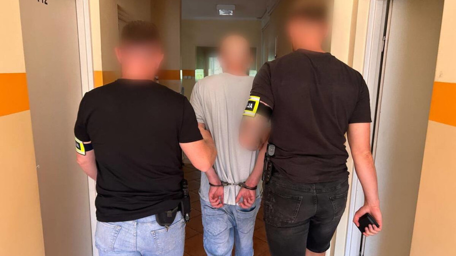Osiemnastolatek włamał się do domu w Chojnicach. Ukradł gotówkę i cztery telefony komórkowe