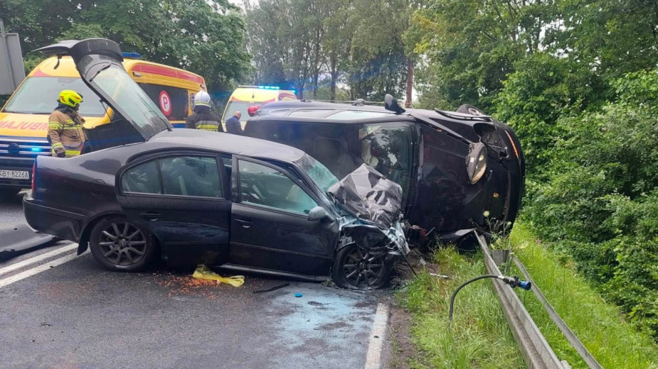 Zderzenie Porsche i Skody na drodze krajowej numer 20 w Zadrach w gminie Miastko. 61-latek jest poważnie ranny